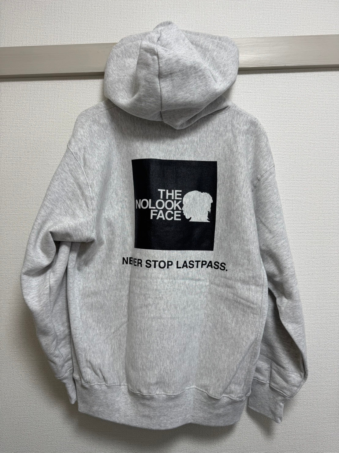 THE  NOLOOK  FACEパーカー（裏起毛）