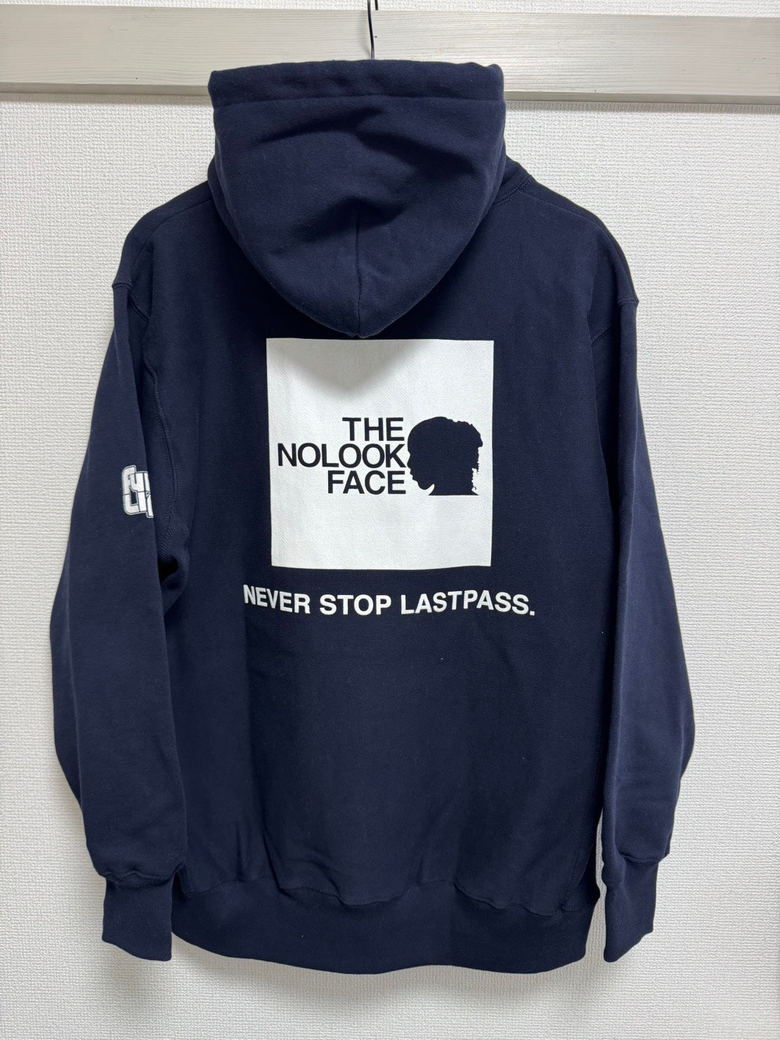 THE  NOLOOK  FACEパーカー（裏起毛）